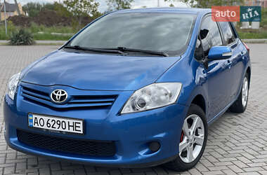 Хетчбек Toyota Auris 2011 в Чернівцях