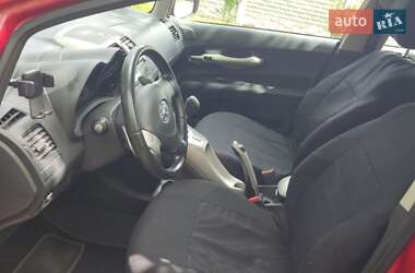 Хэтчбек Toyota Auris 2007 в 