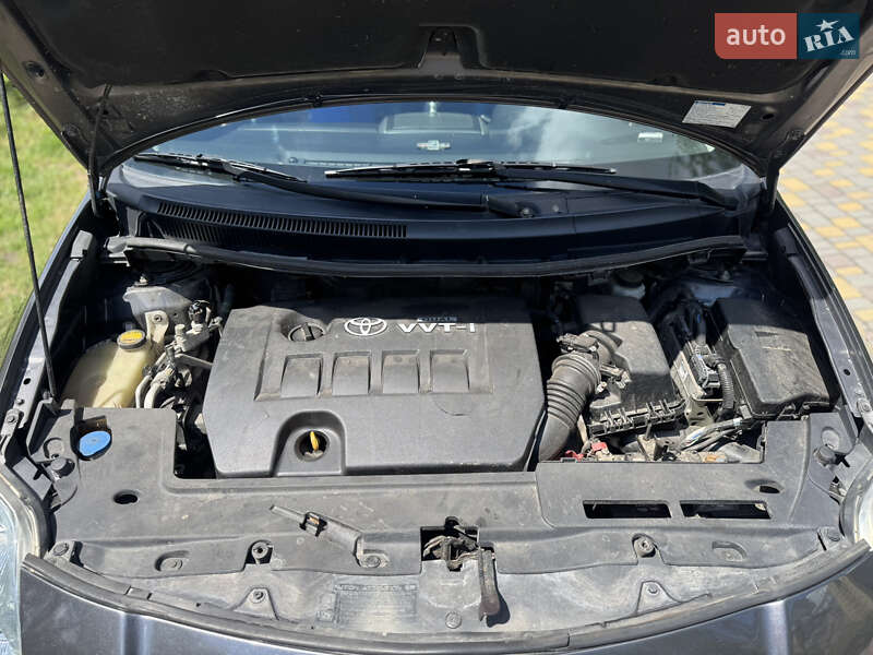 Хетчбек Toyota Auris 2008 в Дніпрі