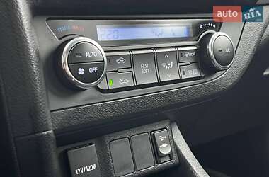 Хэтчбек Toyota Auris 2014 в 