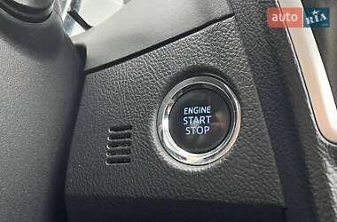 Хэтчбек Toyota Auris 2014 в 