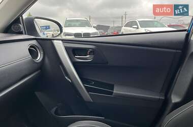 Хэтчбек Toyota Auris 2014 в 