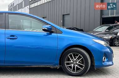 Хэтчбек Toyota Auris 2014 в 