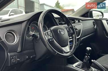 Хэтчбек Toyota Auris 2014 в 
