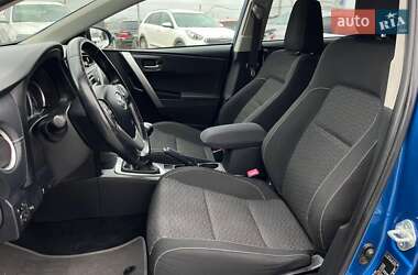Хэтчбек Toyota Auris 2014 в 