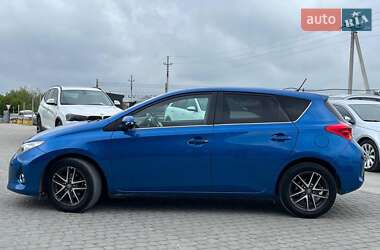 Хэтчбек Toyota Auris 2014 в 
