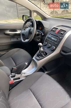 Хэтчбек Toyota Auris 2012 в Коростене