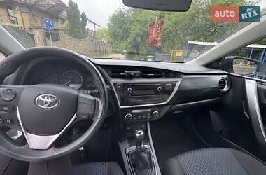 Хэтчбек Toyota Auris 2013 в 