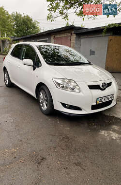 Хэтчбек Toyota Auris 2009 в 