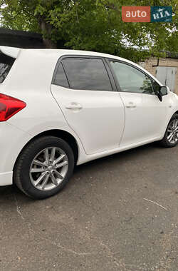 Хэтчбек Toyota Auris 2009 в 