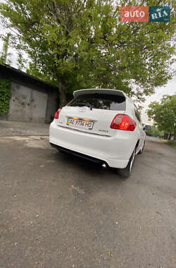 Хэтчбек Toyota Auris 2009 в 