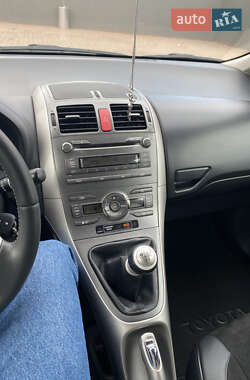 Хэтчбек Toyota Auris 2009 в 