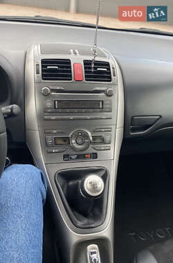 Хэтчбек Toyota Auris 2009 в 