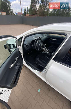 Хэтчбек Toyota Auris 2009 в 