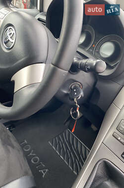 Хэтчбек Toyota Auris 2009 в 