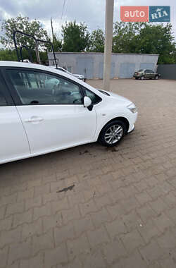 Хэтчбек Toyota Auris 2009 в 