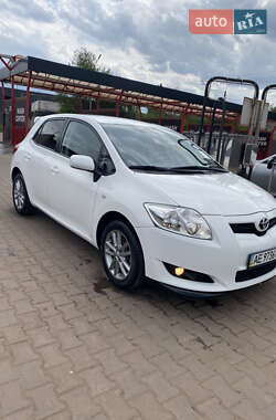 Хэтчбек Toyota Auris 2009 в 