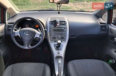 Хэтчбек Toyota Auris 2007 в 