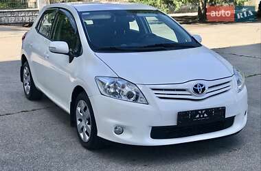 Хэтчбек Toyota Auris 2010 в Желтых Водах