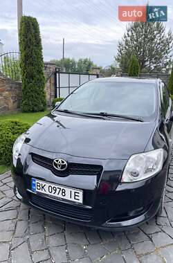 Хэтчбек Toyota Auris 2008 в Костополе