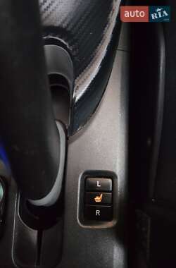 Хэтчбек Toyota Auris 2011 в 