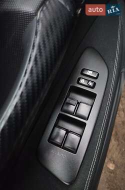 Хэтчбек Toyota Auris 2011 в 