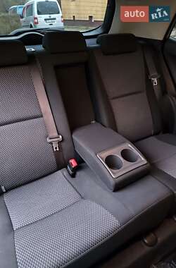 Хэтчбек Toyota Auris 2011 в 