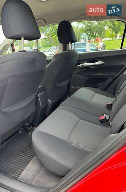 Хетчбек Toyota Auris 2011 в 