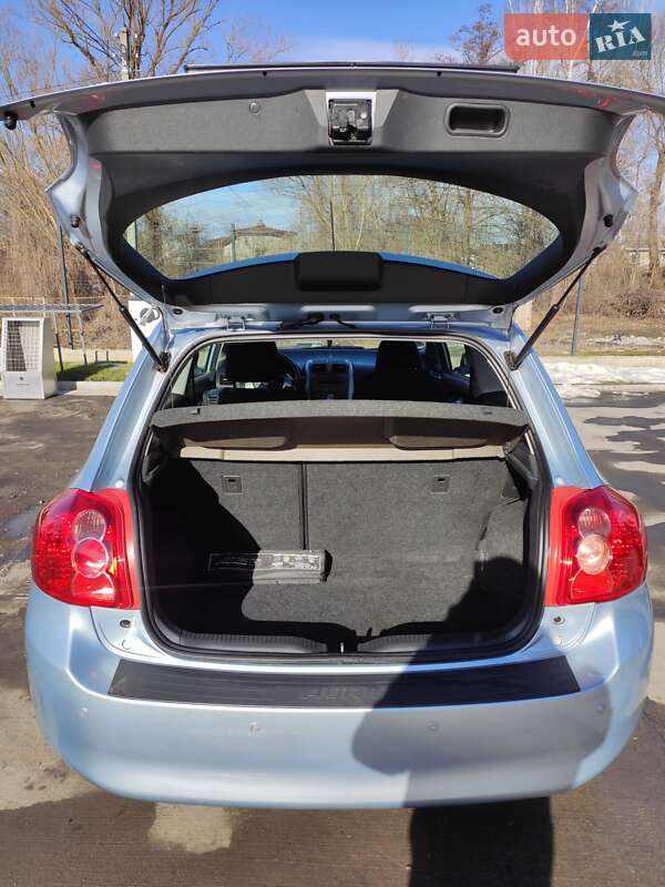 Хетчбек Toyota Auris 2008 в Тисмениці