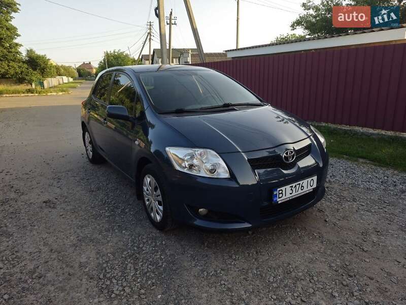Хэтчбек Toyota Auris 2008 в Миргороде