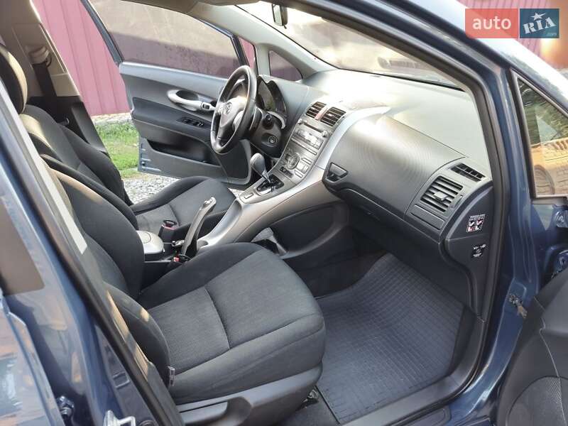 Хэтчбек Toyota Auris 2008 в Миргороде