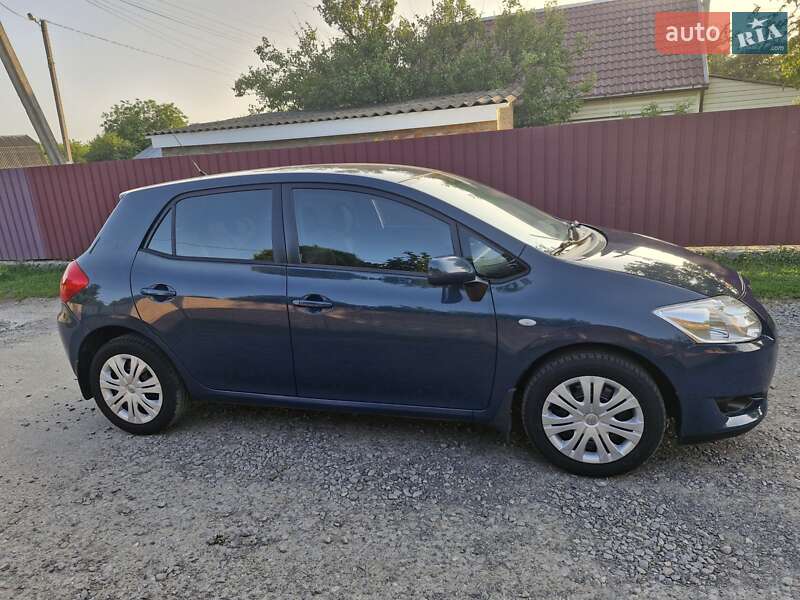 Хэтчбек Toyota Auris 2008 в Миргороде