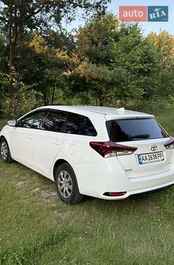 Универсал Toyota Auris 2015 в 