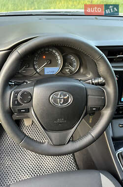 Универсал Toyota Auris 2015 в 