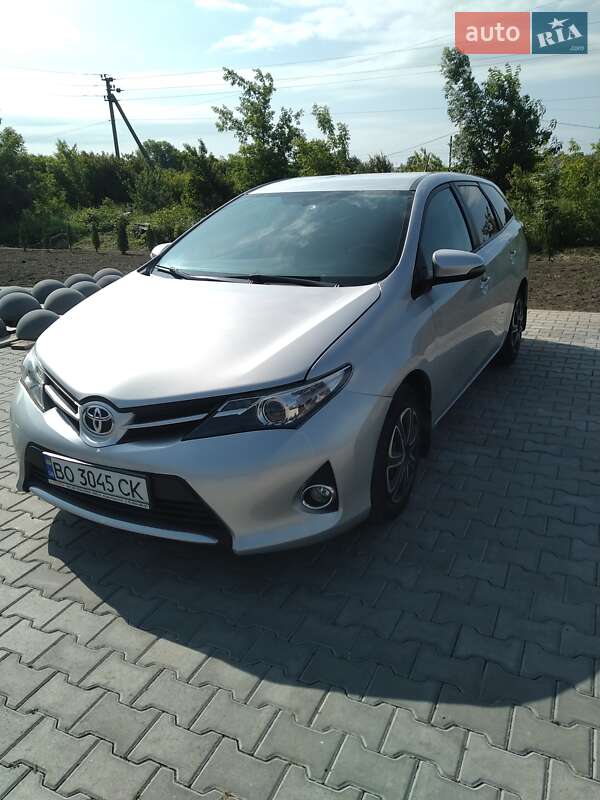 Універсал Toyota Auris 2015 в Тернополі