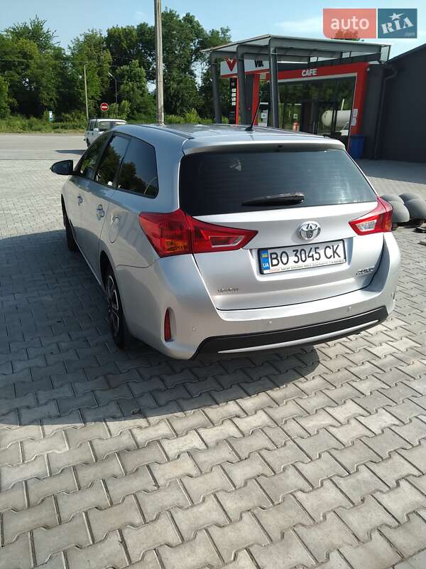 Універсал Toyota Auris 2015 в Тернополі