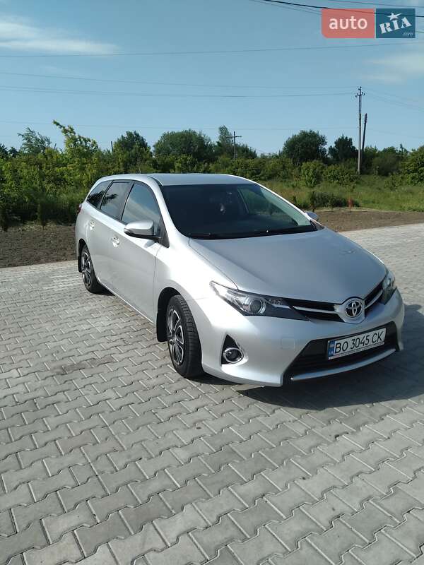 Універсал Toyota Auris 2015 в Тернополі