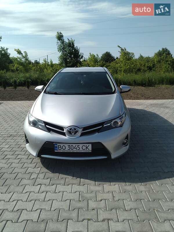 Універсал Toyota Auris 2015 в Тернополі