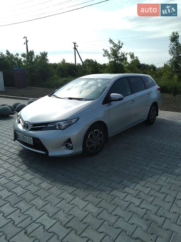 Універсал Toyota Auris 2015 в Тернополі