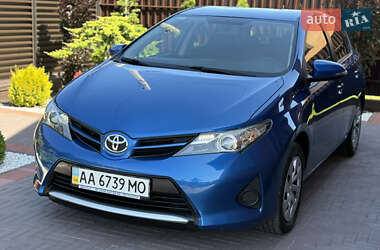 Хэтчбек Toyota Auris 2013 в 