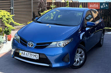 Хэтчбек Toyota Auris 2013 в 