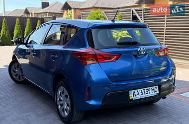 Хэтчбек Toyota Auris 2013 в 