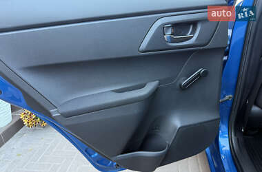 Хэтчбек Toyota Auris 2013 в 
