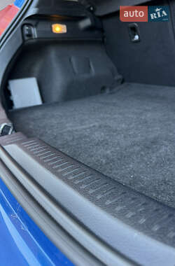 Хэтчбек Toyota Auris 2013 в 