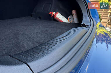 Хэтчбек Toyota Auris 2013 в 