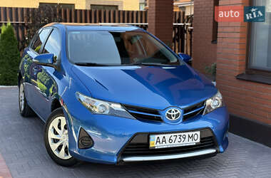 Хэтчбек Toyota Auris 2013 в 
