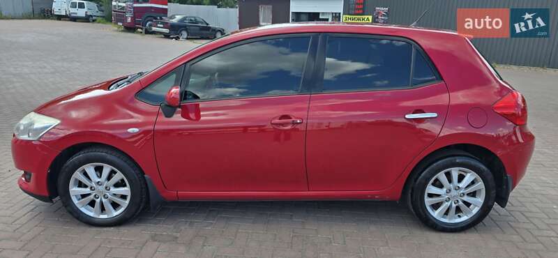 Хэтчбек Toyota Auris 2008 в Ровно