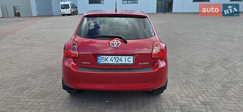 Хэтчбек Toyota Auris 2008 в Ровно