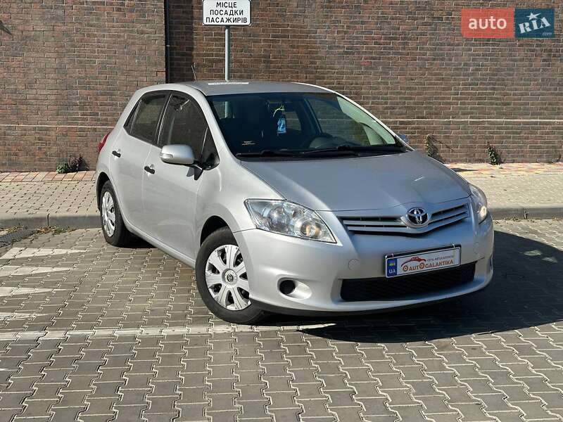 Хэтчбек Toyota Auris 2012 в Одессе