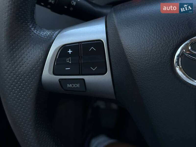 Хэтчбек Toyota Auris 2012 в Одессе